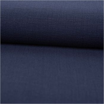 Baumwollstoff in tiefem Navy-Blau, Slub Washed mit feiner unregelmäßiger Struktur, weich fallend und mit natürlicher, luftiger Oberfläche - ausgerollt und glatt liegend