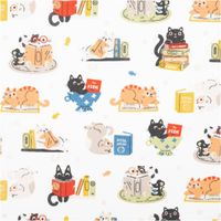 92246-Baumwollstoff-Cats-Life-Katzen-weiss-bunt-1-40m-Breite-IMG-5699.jpg Baumwollstoff in Weiß mit farbenfrohem Katzenmotiv: orange, schwarze und graue Katzen beim Lesen, Spielen und Träumen, verspieltes französisches Dessin - Nahaufnahme