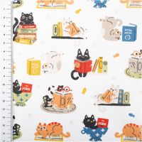 92246-Baumwollstoff-Cats-Life-Katzen-weiss-bunt-1-40m-Breite-IMG-5701.jpg Baumwollstoff in Weiß mit farbenfrohem Katzenmotiv: orange, schwarze und graue Katzen beim Lesen, Spielen und Träumen, verspieltes französisches Dessin - mit Massband