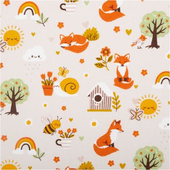 Baumwollstoff in Beige mit farbenfrohem Design: orange Füchse, gelbe Sonnen, bunte Regenbögen, Bienen und Blumen, verspieltes französisches Muster - Nahaufnahme