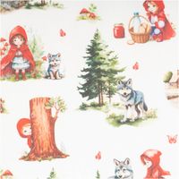 Baumwollstoff in Weiß mit detailreichem Digitaldruck: Rotkäppchen im roten Umhang mit Korb, Wolf, Waldszenen und Häusern, märchenhaftes französisches Design - Detailaufnahme