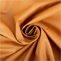 92281-Tischdeckenstoff-abwaschbar-Baumwollstoff-beschichtet-uni-camel-1-45m-Breite-IMG-6878.jpg Abwaschbarer beschichteter Baumwollstoff in Uni-Design, einfarbig in warmem Camelbraun, ideal für Tischdecken und pflegeleichte Nähprojekte - kunstvoll eingedreht in Falten