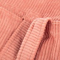 92297-Tasche-Shopper-Cord-aus-Baumwolle-peach-von-SCHoeNER-LEBEN--IMG-8629.jpg Peachfarbener Cord-Shopper aus Baumwolle, präsentiert mit breiten Henkeln als stylische, geräumige Tasche von SCHÖNER LEBEN - Detailaufnahme des Henkel