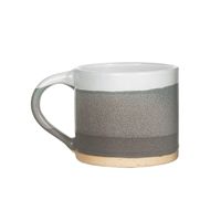 92314-Tasse-Marlowe-Mug-260ml-grau-von-Sass-und-Belle-Marlow-Mug-grey.jpg Nahaufnahme der Sass & Belle Marlowe Tasse in Grau mit naturbelassener Unterseite