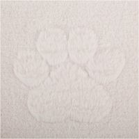 92327-Fleece-Stoff-3D-Pfoten-superflauschig-Ecru-1-60m-IMG-6792.jpg Superflauschiger Fleece-Stoff in Ecru mit eingeprägtem 3D-Pfotenmuster, kuschelig weich, wärmend und ideal für Decken oder Haustieraccessoires - Detailaufnahme