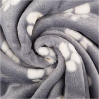 92330-Fleece-Stoff-Pfoten-weich-und-pflegeleicht-Hellgrau-1-45m-IMG-6832.jpg Fleece Stoff Pfoten weich & pflegeleicht Hellgrau - kunstvoll eingedreht in Falten