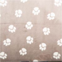 Weicher Fleece-Stoff in Beige mit regelmäßigem Muster aus weißen Pfotenabdrücken, kuschelig, pflegeleicht und ideal für Decken oder Tierzubehör - Vollansicht