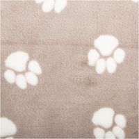 Weicher Fleece-Stoff in Beige mit regelmäßigem Muster aus weißen Pfotenabdrücken, kuschelig, pflegeleicht und ideal für Decken oder Tierzubehör - Nahaufnahme