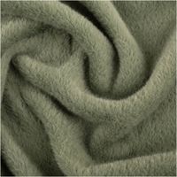 Kunstfell Meterware in Dunkelgrün. Weicher, dichter Flor mit gleichmäßiger Struktur, ideal für Bekleidung, Kostüme oder Dekorationsprojekte - stilvoll drapiert
