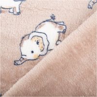 Weicher Fleece-Stoff in Sandfarbe mit niedlichen Elefantenmotiven in Weiß und Braun, kuschelig, wärmend und ideal für Babydecken oder Pyjamas - mit Rueckseite