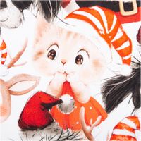 French Terry Stoff in Weiß mit fröhlichem Weihnachtsmotiv: rote Weihnachtsmänner, Rentiere mit Schals, Kätzchen und Hunde in Mützen, verspielt und bunt - Detailaufnahme