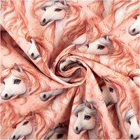 92432-Baumwollstoff-Popeline-Digitaldruck-Pferde-rosa-1-50m-Breite-IMG-6682.jpg Baumwollstoff Popeline in Rosa mit digital gedruckten Pferdeköpfen, weiße Tiere mit großen Augen und wallender roséfarbener Mähne, märchenhaft verspielt - kunstvoll eingedreht in Falten