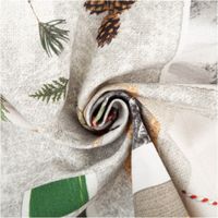 Baumwollstoff Weihnachtsdesign grau: Tannenzweige, Mistelzweige, Kiefernzapfen, Geschenkanhänger und Winterlandschaften in Collage-Optik mit goldenen und roten Akzenten - kunstvoll eingedreht in Falten