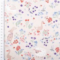 92437-Baumwollstoff-Berries-Tiere-Blumen-grau-1-47m-Breite-IMG-6642.jpg Baumwollstoff in Hellgrau mit buntem Muster: rote und lilafarbene Blumen, dazu kleine Tiere wie Hasen, Schafe, Enten und Igel, verspielt romantisch - mit Massband