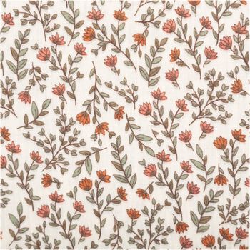 Baumwoll-Musselin in Beige mit feinem Allover-Muster: kleine rote und orange Blumen mit grünen Blättern, luftig, leicht und verspielt - Nahaufnahme