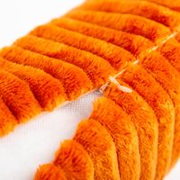 Orangefarbenes Kuschelkissen 45x45 cm aus weichem Plüsch mit feiner Cordoptik und gleichmäßigen Längsstreifen - mit offenem Reissverschluss