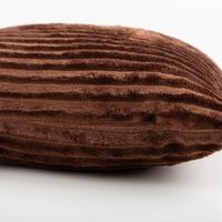 Kuschelkissen 45x45 cm in Braun, mit weichem Plüschbezug in Cordoptik und feinen Längsstreifen - von der Seite
