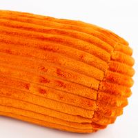 92470-Kuschelkissen-Nackenrolle-aus-Pluesch-Cordoptik-Streifen-orange-20x45cm-IMG-7125.jpg Runde Nackenrolle 20x45 cm aus weichem Plüsch in Cordoptik mit Streifenstruktur in leuchtendem Orange – perfektes Kuschelkissen für Komfort und Dekoration - Detailaufnahme
