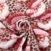 92511-Baumwollstoff-Popeline-Digitaldruck-Weihnachtsstoff-Pereleo-Weihnachtsmann-Leo-beige-rosa-1-47m-Breite-IMG-7243.jpg Baumwoll-Popeline mit Digitaldruck, Weihnachtsstoff in Beige, Leopardenmuster, rosa Schneeflocken und fröhliche Weihnachtsmänner mit roten Mützen - kunstvoll eingedreht in Falten