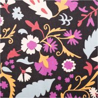 92514-Cord-Stoff-Feincord-Alio2-Blumen-Blaetter-schwarz-lila-1-4m-Breite-IMG-7183.jpg Feincord Stoff mit floralem Muster: bunte Blumen und Blätter in Lila, Gelb, Hellblau, Rot und Weiß auf schwarzem Hintergrund - Nahaufnahme