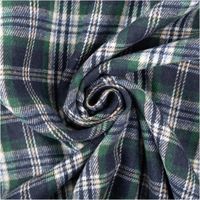 Weicher Flanellstoff mit klassischem Karomuster in dunkelblau, grün, blau und beige – gebürstete Oberfläche für warme, gemütliche Bekleidung - kunstvoll eingedreht in Falten