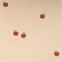 92525-Jersey-Stoff-Baumwolljersey-aepfel-beige-rot-1-50m-Breite-IMG-7486.jpg Beiger Baumwolljersey mit kleinen roten Äpfeln und grünen Blättern als Muster. Weicher, elastischer Jersey – ideal für Kinderkleidung und Shirts - Nahaufnahme