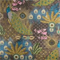 Jacquard Dekostoff mit opulentem Muster, zeigt farbenprächtige Pfauen in Blau und Grün, goldene Ornamente, Blumen und Blätter auf dunklem Hintergrund - Vollansicht
