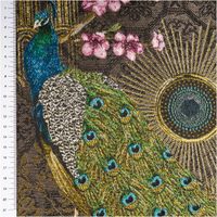 92526-Jacquard-Dekostoff-Peacock-Extravagant-Pfau-blau-gruen-1-4m-Breite-IMG-7697.jpg Jacquard Dekostoff mit opulentem Muster, zeigt farbenprächtige Pfauen in Blau und Grün, goldene Ornamente, Blumen und Blätter auf dunklem Hintergrund - mit Massband