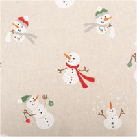 ekostoff Weihnachtsstoff im Leinenlook, naturfarben mit weißen Schneemännern in Mützen und Schals, teils mit Schneebällen oder Weihnachtskugeln verziert - Nahaufnahme
