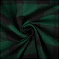 Twill Baumwollstoff mit großem Karomuster in Grün und Schwarz, klassischer Karostoff - kunstvoll eingedreht in Falten