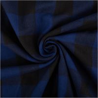 92610-Twill-Stoff-Baumwollstoff-Karo-blau-schwarz-145cm-IMG-8498.jpg Twill Baumwollstoff mit großem Karomuster in Blau und Schwarz, klassischer Karostoff - kunstvoll eingedreht in Falten