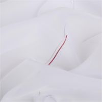 92612-Gardinenstoff-Voile-Scherli-Streifen-weiss-rot-mit-Bleiband-300cm-Hoehe-IMG-4394.jpg Eleganter Voile-Gardinenstoff in Weiß, verziert mit feinen Scherli-Streifen in Rot und einem praktischen Bleiband für perfekten Fall. Die Höhe von 300 cm ermöglicht großzügige Fensterdekorationen - stilvoll drapiert