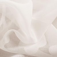92613-Gardinenstoff-Ausbrenner-CrissCross-Leinenstruktur-Blaetterranken-offwhite-mit-Bleiband-290cm-Hoehe-IMG-2923.jpg Ausbrenner-Gardinenstoff CrissCross in Offwhite mit zarter Leinenstruktur und Blätterranken, präsentiert als weich fallender Stoff mit Bleiband - kunstvoll eingedreht in Falten