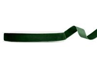 Samtband grün 15mm breit 10m Rolle Dekoband liegt flach da, ein Stückchen Band ist abgerollt