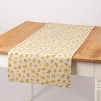 Tischläufer Leinenlook Little Citrus Fruits Mini Zitronen natur gelb von SCHÖNER LEBEN. auf Holztisch drapiert
