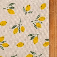 92650-Tischlaeufer--Leinenlook-Little-Citrus-Fruits-Mini-Zitronen-natur-gelb-40x160cm-von-SCHoeNER-LEBEN--IMG-6285.jpg Nahaufnahme Tischläufer Leinenlook Little Citrus Fruits Mini Zitronen natur gelb mit sichtbarer Webstruktur