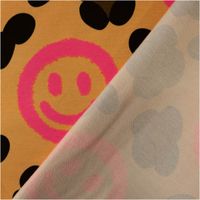 92656-French-Terry-Stoff-Leo-mit-Happy-Faces-neon-pink-Digitaldruck-1-5m-Breite-IMG-8997.jpg French Terry Stoff in Gelb mit auffälligem Muster aus schwarzen Leo-Flecken und neonpinken Happy-Face-Smileys im Graffiti-Stil, Digitaldruck - mit Rueckseite