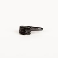 Robuster Zipper aus schwarz lackiertem Feinzinkdruckguss ergänzt Reißverschlüsse mit einer Breite von 25 mm ideal. Die hochwertige Verarbeitung sorgt für eine langlebige Nutzung und ein reibungsloses Gleiten, was ihn zum perfekten Ersatzteil oder Zubehör f