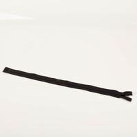 Schwarzer Universal-Reißverschluss mit Kunststoffspirale eignet sich perfekt für diverse Näharbeiten an Kissen, Taschen oder Bekleidung. Das in Deutschland gefertigte Produkt bietet bei einer Länge von 40 cm zuverlässige Qualität und eine besonders geschme