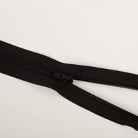 92680-Reissverschluss-Kunststoffspirale-universal-made-in-Germany-40cm-Schwarz--IMG-0655.jpg Schwarzer Universal-Reißverschluss mit Kunststoffspirale eignet sich perfekt für diverse Näharbeiten an Kissen, Taschen oder Bekleidung. Das in Deutschland gefertigte Produkt bietet bei einer Länge von 40 cm zuverlässige Qualität und eine besonders geschme