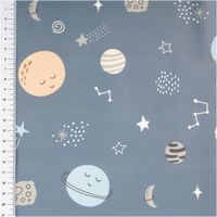 92789-Regenjackenstoff-Aqua-Protect-wasserdicht-soft-Weltall-blau-145cm-Breite-IMG-9373.jpg Regenjackenstoff Aqua Protect in Blau mit weicher Oberfläche, bedruckt mit Planeten, Sternen und Monden im Weltall-Design, wasserdicht, 145 cm Breite - mit Massband