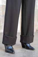 Nahaufnahme Hose mit umgeschlagenem Saum aus Viskose Stoff Piqué Doppelgewebe uni Schwarz 150 cm breit