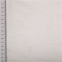 92847-Brautstoff-hauchzart-transparent-mit-Blaetterstickerei-weiss-140cm-breit-IMG-5232.jpg Der edle Brautstoff hauchzart transparent mit Blätterstickerei weiß 140cm breit besticht durch sein feines, florales Rankendesign. Ideal für elegante Brautmode, festliche Überwürfe oder exklusive, dekorative Akzente - mit Massband