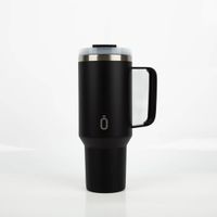 92898-Trinkbecher-Runbott-Latt-1100-Black-mit-Henkel-1100ml--geschmacksneutral--BPA-frei-und-auslaufsicher-IMG-2020.jpg Runbott Latt Trinkbecher, 1100 ml, schwarz, mit Henkel, doppelwandiger Edelstahl, geschmacksneutral, BPA-frei und auslaufsicher, hoher Thermobecher mit Deckel und Trinköffnung - Vollansicht