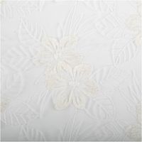 92899-Tuellstoff-mit-Blumenstickerei-wollweiss-140cm-breit-IMG-0639.jpg Transparenter Tüllstoff in Wollweiß mit zarter Blumenstickerei, 140 cm breit - Detailaufnahme
