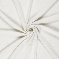 Wollweißer Rib-Jersey mit feinem Glitzer, 140 cm breit, im gedrehten Fall; Nahaufnahme der elastischen Rippstruktur