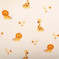 92908-Fleece-Stoff-Giraffe-Loewe-wollweiss-gelb-1-50m-Breite-IMG-0789.jpg Fleece Stoff mit Giraffen- und Löwenmotiven in Gelb und Orange auf wollweißem Hintergrund, weich und warm, 150 cm Breite - Vollansicht