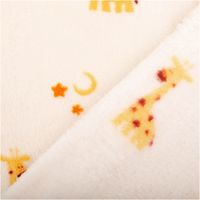 92908-Fleece-Stoff-Giraffe-Loewe-wollweiss-gelb-1-50m-Breite-IMG-0793.jpg Fleece Stoff mit Giraffen- und Löwenmotiven in Gelb und Orange auf wollweißem Hintergrund, weich und warm, 150 cm Breite - mit Rueckseite