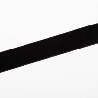 Samtband schwarz 15mm breit 1 Rolle mit 10m Dekoband & Geschenkband - Nahaufnahme des Bandes