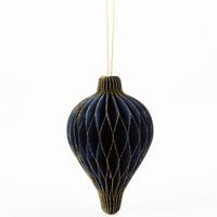 92918-Weihnachtshaenger-Honeycomb-Topfen-marineblau-mit-Goldrand--8x12cm-IMG-0218.jpg Weihnachtshänger „Honeycomb Topfen“ in Marineblau mit feinem Goldrand, ca. 8 × 12 cm, dekorativer Papieranhänger in Wabenoptik, präsentiert mit goldfarbener Aufhängung zur Veranschaulichung von Form, Farbe und Struktur - Nahaufnahme